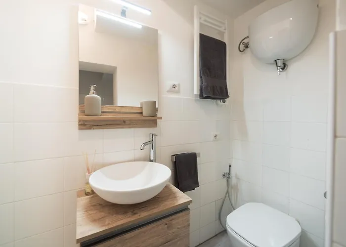 Guesthost - Stylish Loft Near Piazza Del Campo Siena